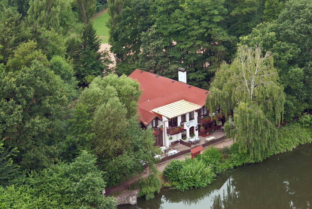 Lovecky Hotel Jivak Loučeň Eksteriør bilde